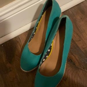 Turquoise pumps